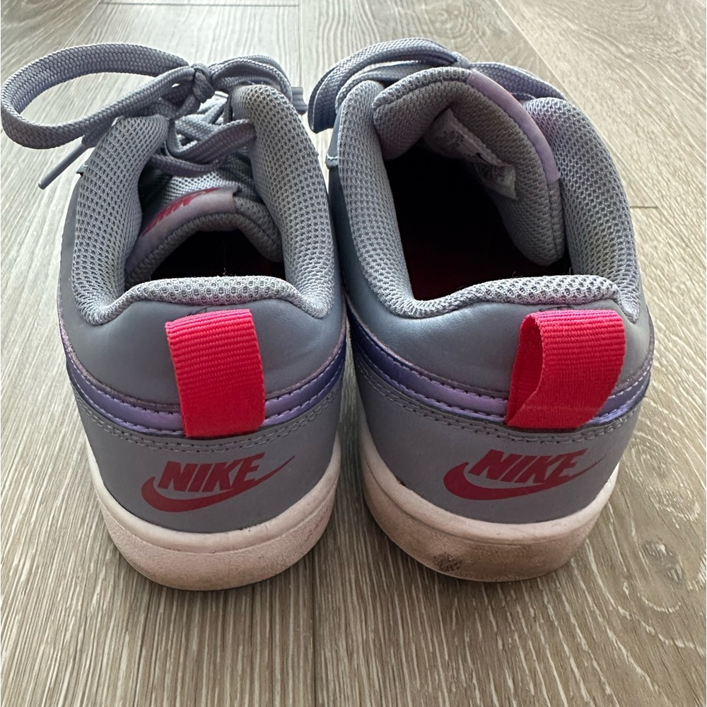 nike court borough grau